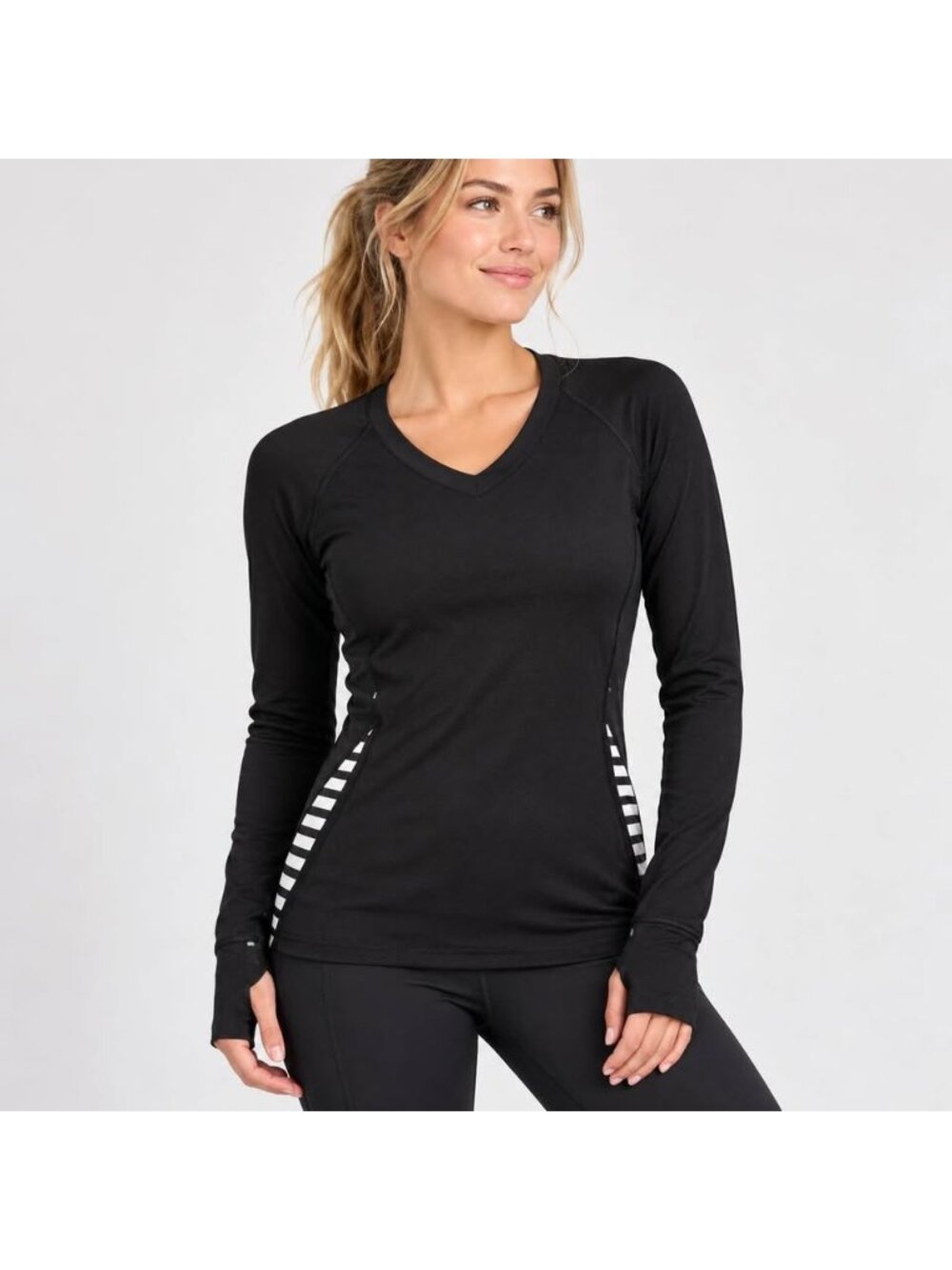 Helly Hansen HH LIFA Women’s Black V Neck Base Layer Top Small Thumb Holes